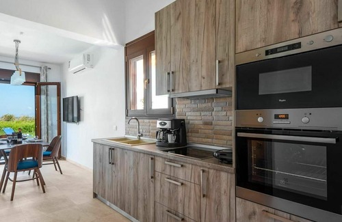 Fanes Villa | Casa de vacaciones privada con A/C, WIFI, piscina privada, TV, balcón, vista panorámica