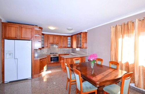 Zaton Casa | Casa de vacaciones privada con piscina privada, jacuzzi, A/C, WIFI, TV, terraza, aparcamiento