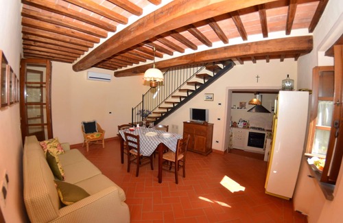 Cascine-La Croce Villa | Casa de vacaciones privada con piscina privada, WIFI, A/C, veranda, aparcamiento, cerca de Lucca