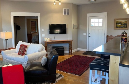 Ennis Casa | Wonderful quiet house 3/2 on 1/3 acre in town