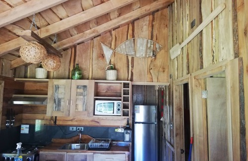 Pucon Casa | Cabaña rústica Pellín, equipada completamente, con orilla de río Trancura