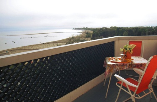 Grado Pineta Apartamento | Wonderful Seaview Flat for 4 Guests - Beahost