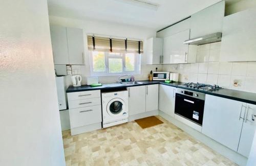 Fryent Apartamento | Wonderful Two Bedroom Apartment in London