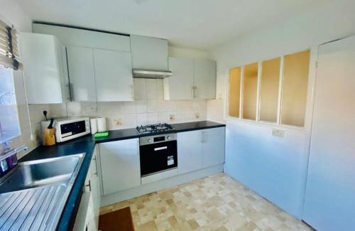 Fryent Apartamento | Wonderful Two Bedroom Apartment in London