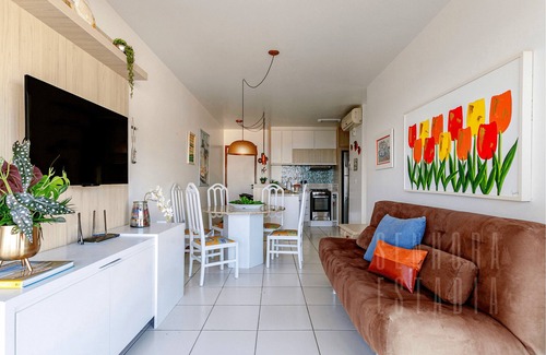 Itapiruba Apartamento | Wonderful View: Beachfront Apartment