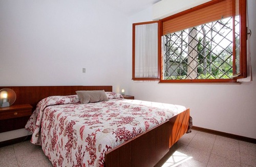 Lignano Pineta Casa | Wonderful villa for 6 people with A/C, TV, terrace, pets allowed and parking