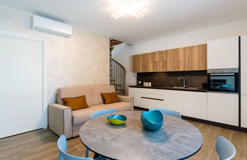 Villanova d'Albenga Casa | Estupenda casa de vacaciones con WIFI, A/C, TV, patio, mascotas permitida y aparcamiento