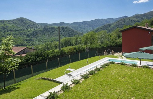 Tresana Villa | Maravillosa casa de vacaciones para 2 personas con piscina, WIFI, A/C, TV, patio y aparcamiento