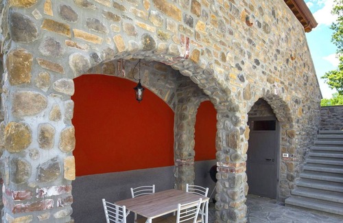 Tresana Villa | Maravillosa casa de vacaciones para 2 personas con piscina, WIFI, A/C, TV, patio y aparcamiento