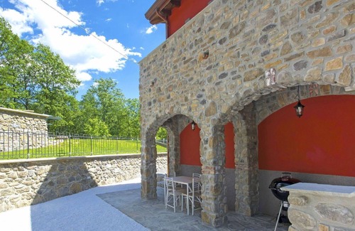 Tresana Villa | Maravillosa casa de vacaciones para 2 personas con piscina, WIFI, A/C, TV, patio y aparcamiento