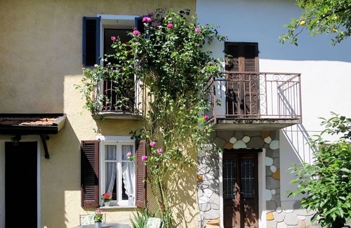Trarego Viggiona Casa | Maravillosa casa de vacaciones para 3 personas con TV, patio y mascotas permitida