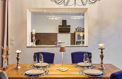 Surville Casa | Maravillosa casa de vacaciones con jacuzzi, WIFI, TV, terraza, mascotas permitida y aparcamiento