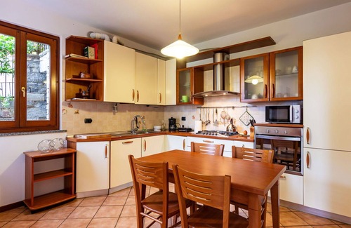 Arizzano Casa | Estupenda casa de vacaciones para 5 personas con WIFI, TV, balcón y aparcamiento