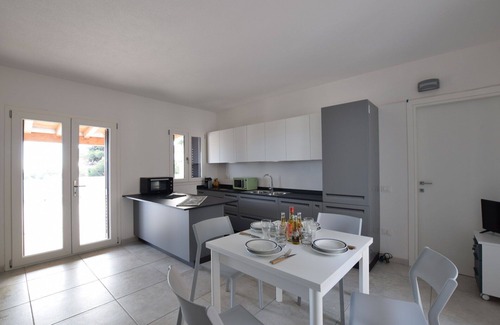 Baia Sant'Anna Villa | Estupenda casa de vacaciones para 7 personas con A/C, WIFI, TV, patio y aparcamiento
