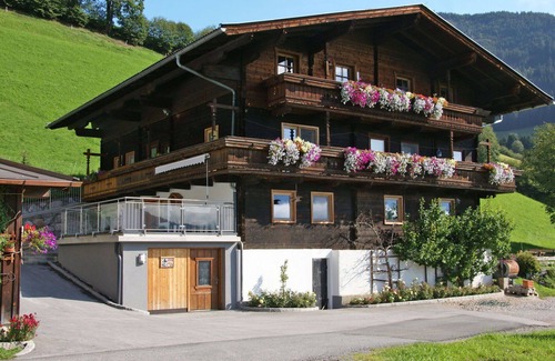 Piesendorf Villa | Estupenda casa de vacaciones para 16 personas con WIFI, TV, terraza y aparcamiento