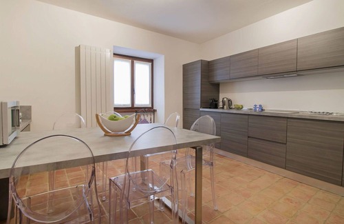 Tresana Villa | Maravillosa casa de vacaciones con piscina, WIFI, A/C, TV, terraza, vista panorámica, aparcamiento
