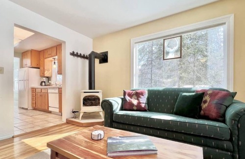 West Glacier Cabina | Wonderful West Glacier Basecamp Property