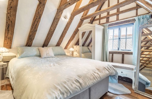 Hadleigh Cabaña | Wonderful wooden beamed 17th century retreat - White Lion Cottage