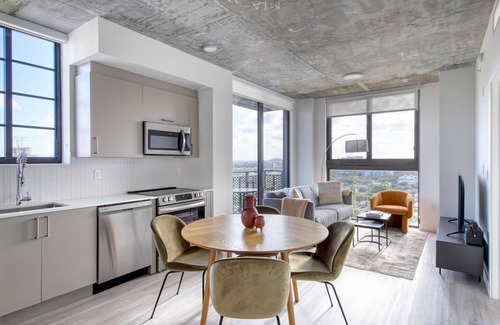 Edgewater Apartamento | Wonderful Wynwood 2BR w/ Gym & Roof Pool, nr Shops, by Blueground