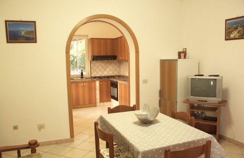 Marina di Ascea Villa | Maravillosamente cálida casa de vacaciones a sólo 70 metros de la larga playa.