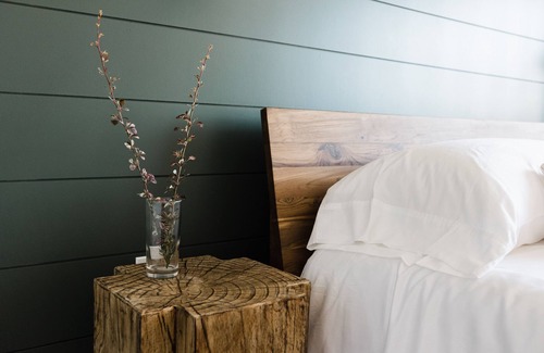 Columbia Falls Hotel | Wonderstone Single Queen ADA Guest Room