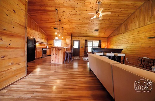 Gober Cabina | Wood Cabin in the wilderness at Bonham, Texas