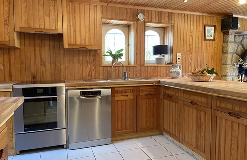 Finistere Casa | wood-panelled sailor's cottage a stone's throw from the port