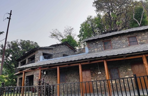 Bullawala Cabaña | Wood Valley in the foothill of Himalayas.