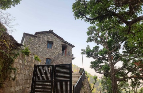Bullawala Cabaña | Wood Valley in the foothill of Himalayas.