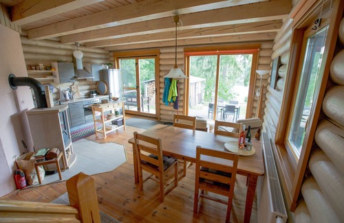 Templin Casa | Cabaña de troncos en el lago con chimenea, jardín, terraza, barco y mucha naturaleza