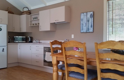 Tawa Cabaña | - CASA DE QUEMADURAS DE MADERA-- Rural superior autónomo - 15 minutos de Wellington CBD