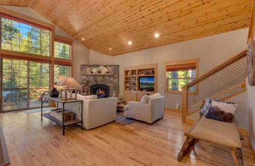 Truckee Casa | Woodcrest at Tahoe Donner 3BR with Pool Table - 3000 sq ft