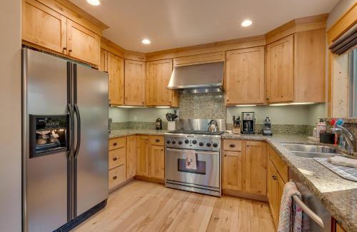 Truckee Casa | Woodcrest at Tahoe Donner 3BR with Pool Table - 3000 sq ft