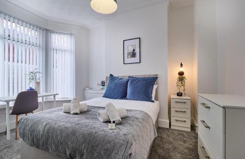 Liverpool Casa | Woodcroft House - Air Host & Stay - 4 Bedrooms