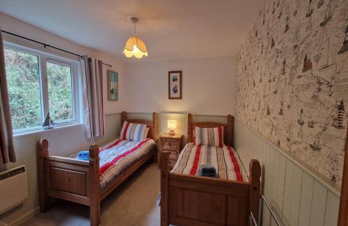 Burgh Island Chalet De Esquí | Woodcutters Lodge set in a secluded valley near Bantham
