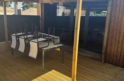 Chateauneuf-les-Martigues Chalet De Esquí | Wooden chalet rental