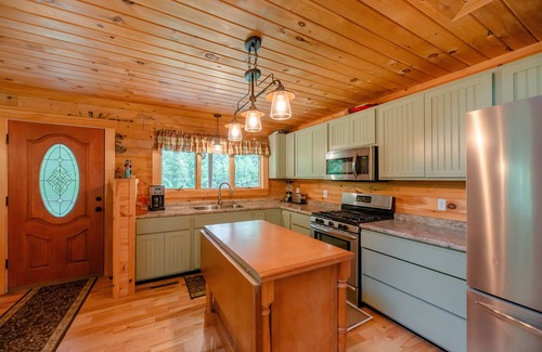 Bingham Cabina | “Wooded Bliss” 💕Cabin in Bingham Maine!