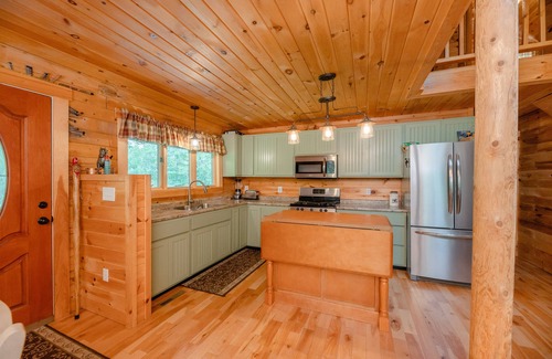Bingham Cabina | “Wooded Bliss” 💕Cabin in Bingham Maine!