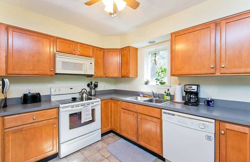 Berkeley Springs Cabina | Wooded Cabin Escape w Fire Pit & Family Ready