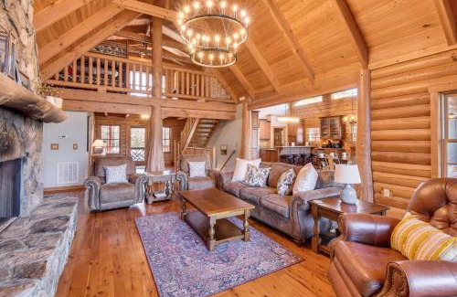 Sapphire Casa | Wooded Cabin Mtn Views, Hot Tub and 2 Decks!