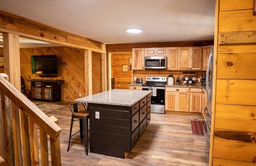 Walland Cabina | Wooded cabin on 47ac. Pvt trails. 17 mins to GSMNP