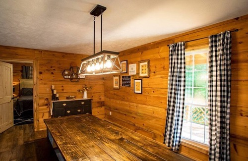 Walland Cabina | Wooded cabin on 47ac. Pvt trails. 17 mins to GSMNP