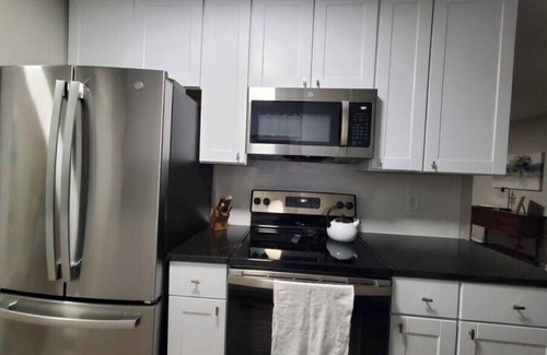Statesville Casa | Wooded cul-de-sac bungalow, close to everything!