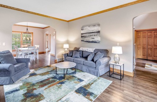 Green Bay Casa | Wooded Cul-De-Sac Oasis