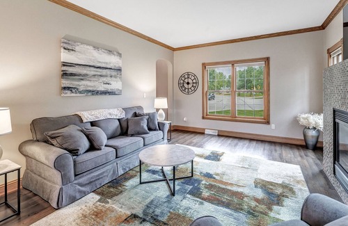 Green Bay Casa | Wooded Cul-De-Sac Oasis