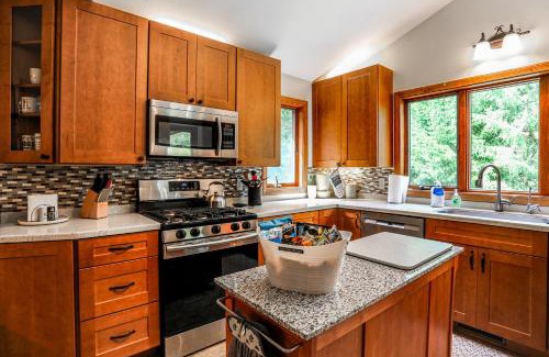 Edinboro Casa | Wooded Retreat on 5 Acres 6 Mi to Edinboro Lake!