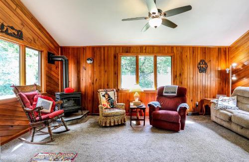 Edinboro Casa | Wooded Retreat on 5 Acres 6 Mi to Edinboro Lake!