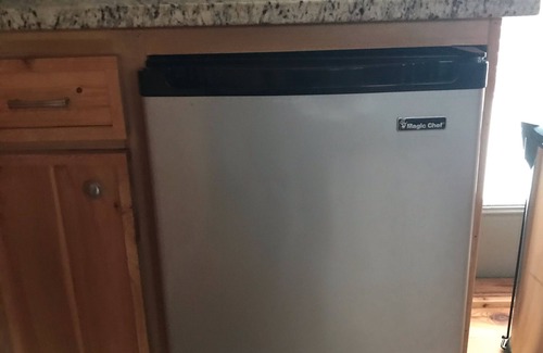 Dahlonega Apartamento | Entorno arbolado, interior de madera natural de lujo, aproximadamente a 4 millas de la plaza del pueblo