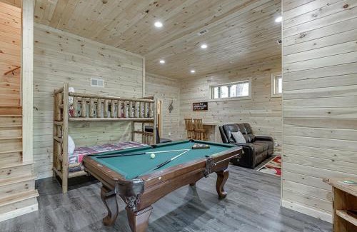 Cleveland Casa | Wooded ViewsNear Helen w Fireplace & Hot Tub