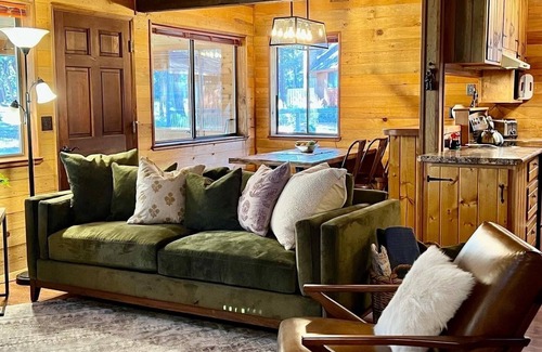Sisters Cabina | Wooden A-Frame Cabin Nestled in the Tall Pines